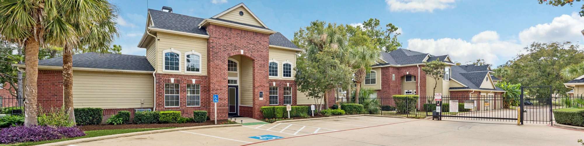 Photo Gallery | Brazoswood Apartments in Clute, Texas 