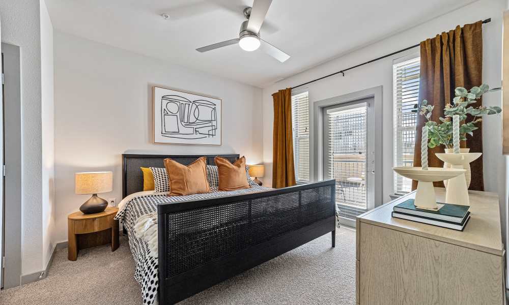 Spacious bedroom with a bed at Main and Mill in Lewisville,Texas