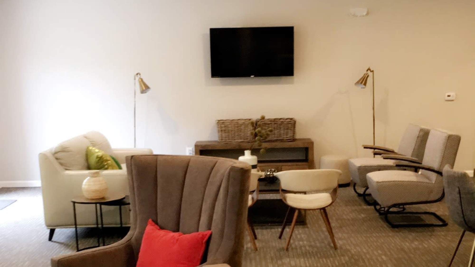 Lobby area with TV North Avenue Gateway II in Baltimore, Maryland