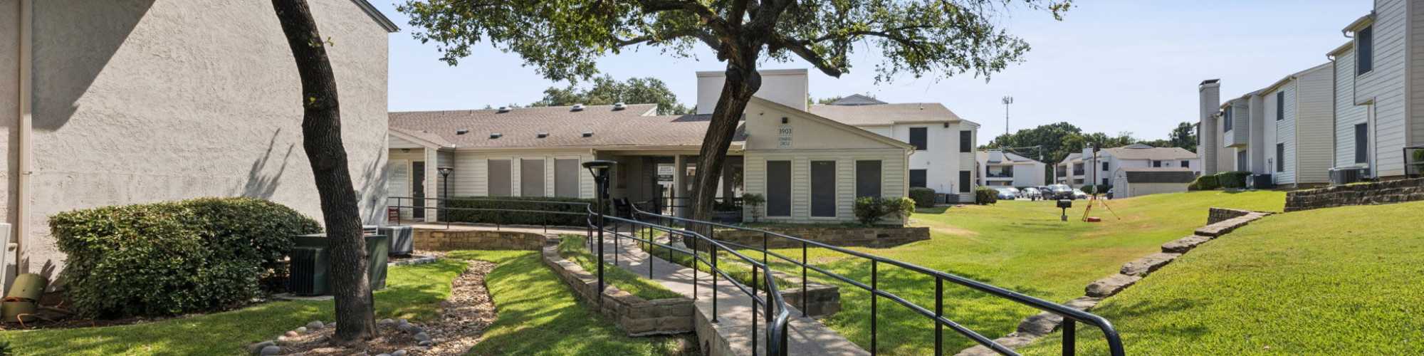 Qualifications | Sleepy Hollow in Arlington, Texas