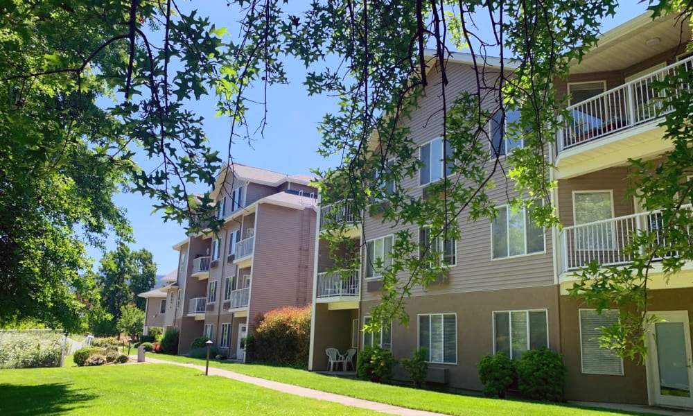 Photos of Maple Ridge Senior Living in Ashland, OR