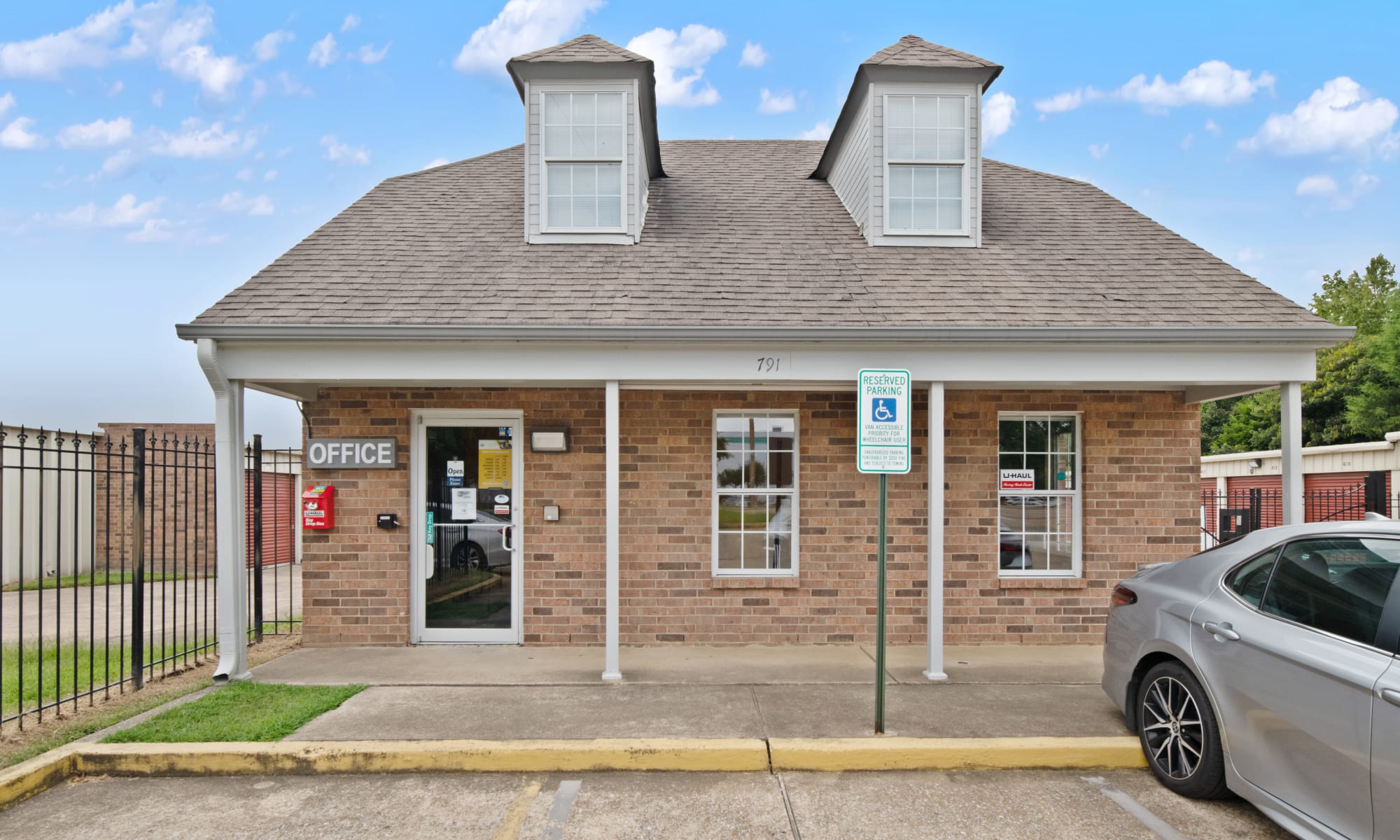 Storage Units Olive Branch, MS near Olive Branch Airport Citizen Storage