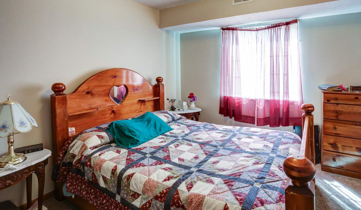 Bedroom at Quail Meadow Senior Living in Fostoria, Ohio