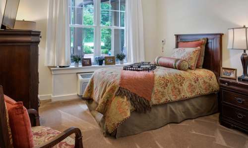 Bedroom with a large bed at Glenncrest at Webb Gin in Lawrenceville, Georgia