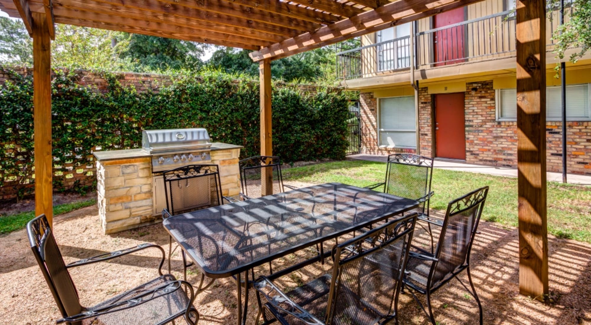 Grilling station with table and chairs at The Shavelson in Houston, Texas