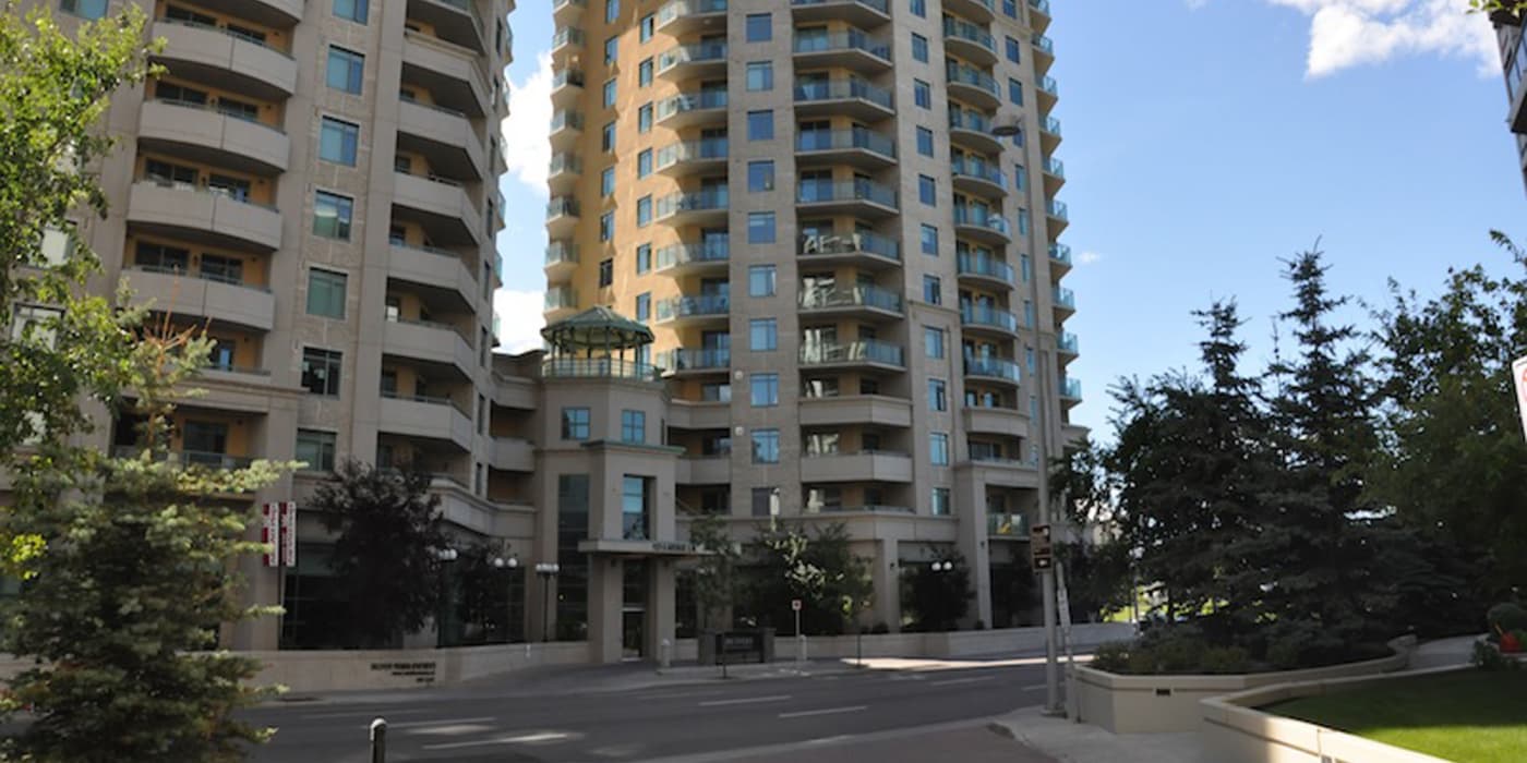 Enjoy the beautiful front view of Discovery Pointe apartments