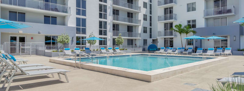 Poolside seating at 275 Fontaine Parc in Miami, Florida