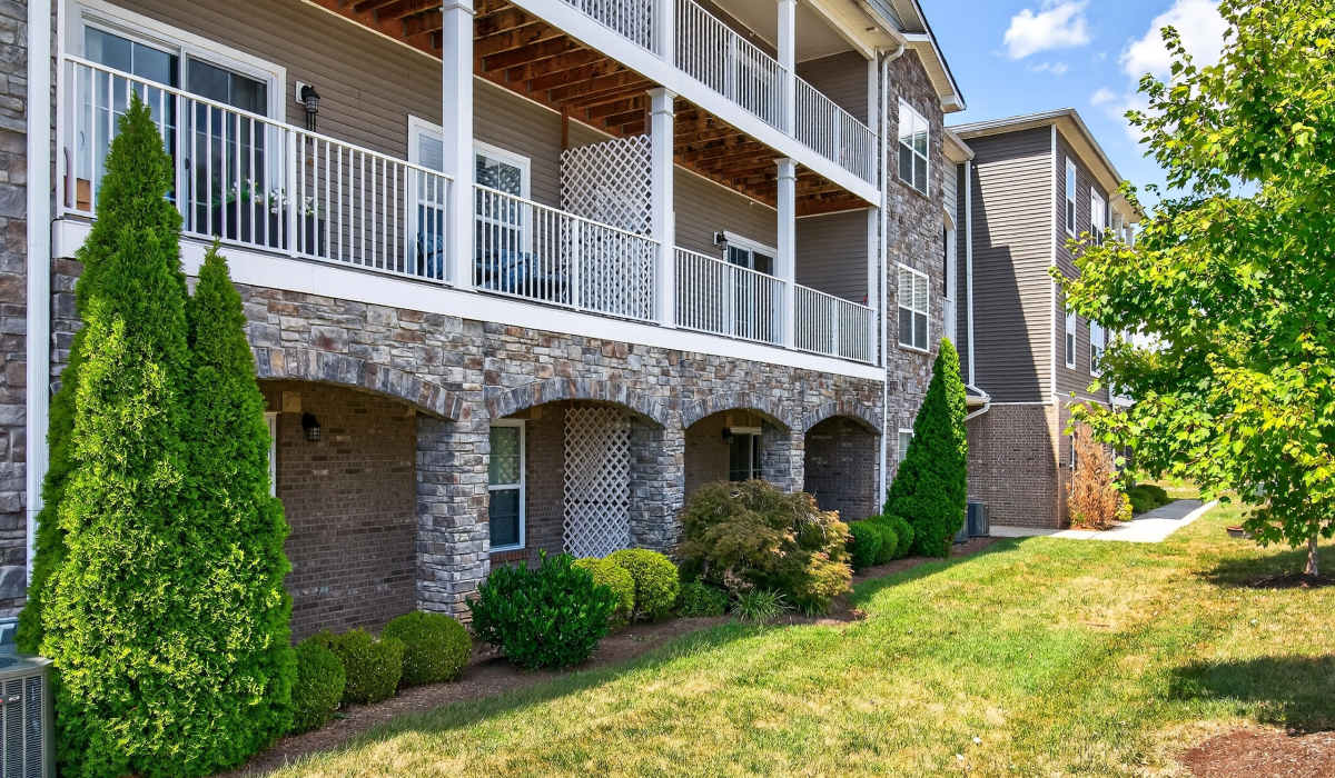 Side view of community apartment with balcony at Palomar Woods in Lexington, Kentucky