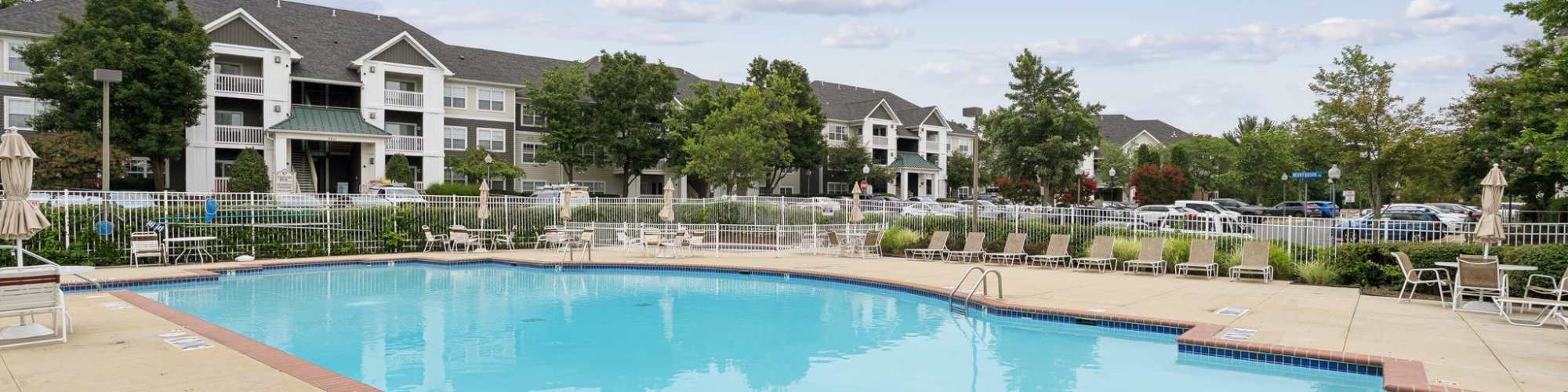 Photo Gallery | Dulles Center Apartments in Herndon, Virginia