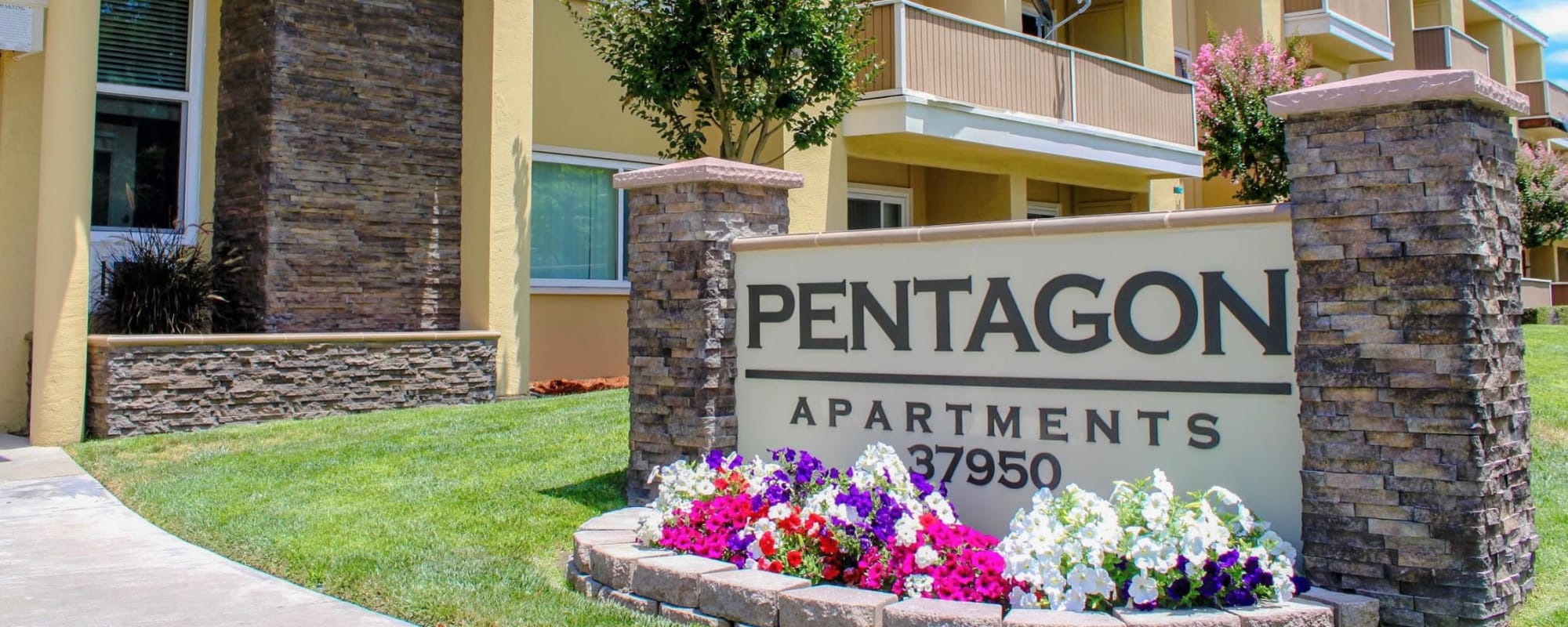 Schedule a Tour Pentagon Apartments