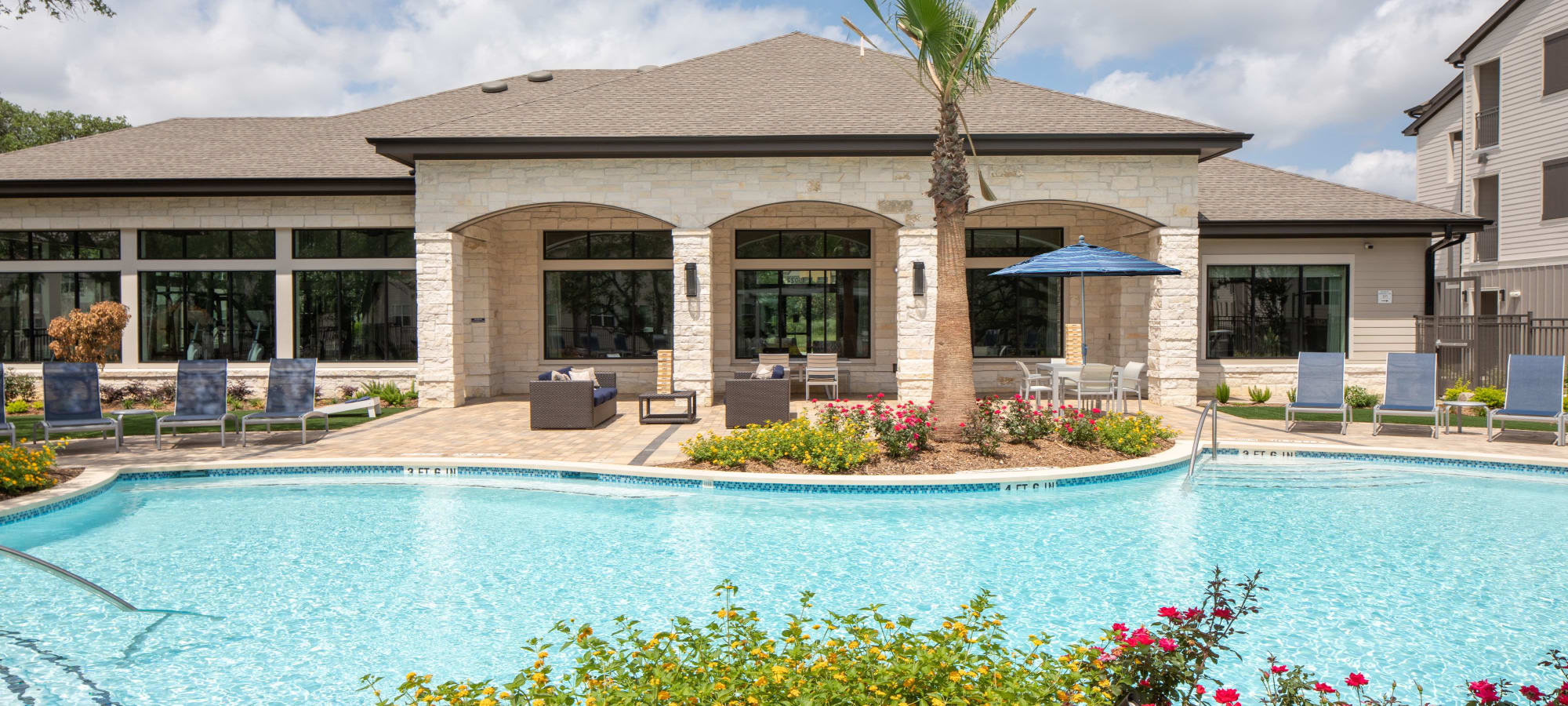 Apartments at Linden at The Rim in San Antonio, Texas