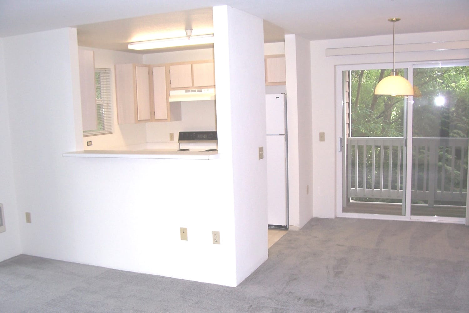 Kitchen & Dining Nook at Tualatin View Apartments in Portland, Oregon