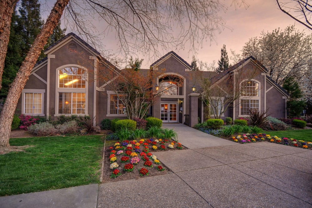 Exterior of Larkspur Woods surrounded by lush landscaping in Sacramento, California