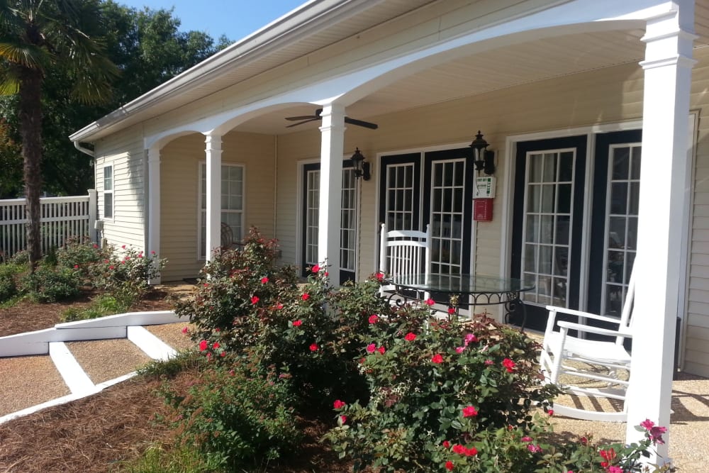 Front porch of the office with rocking chairs at Park at Northside Apartments & Townhomes in Macon, Georgia