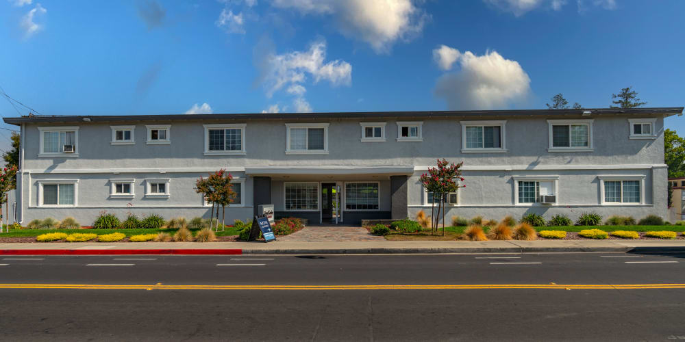 Street view of Royal Gardens Apartments in Livermore, California