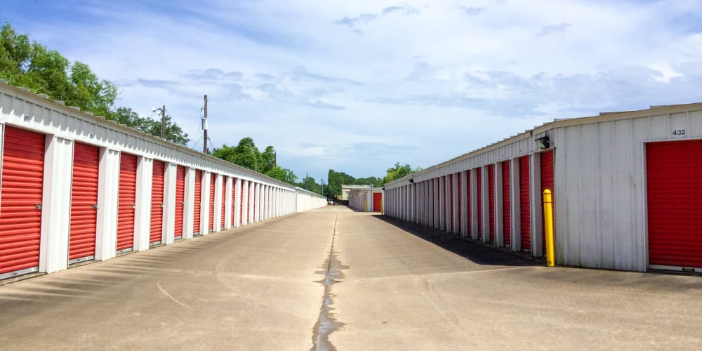Exterior units at StorQuest Self Storage in Friendswood, Texas