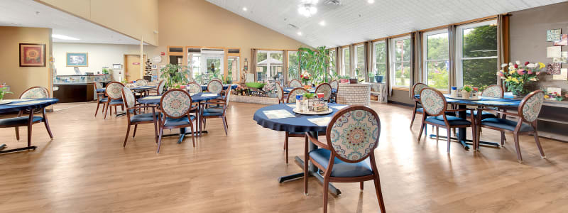 Dining room at Wellington Place at Whiting in Stevens Point, Wisconsin