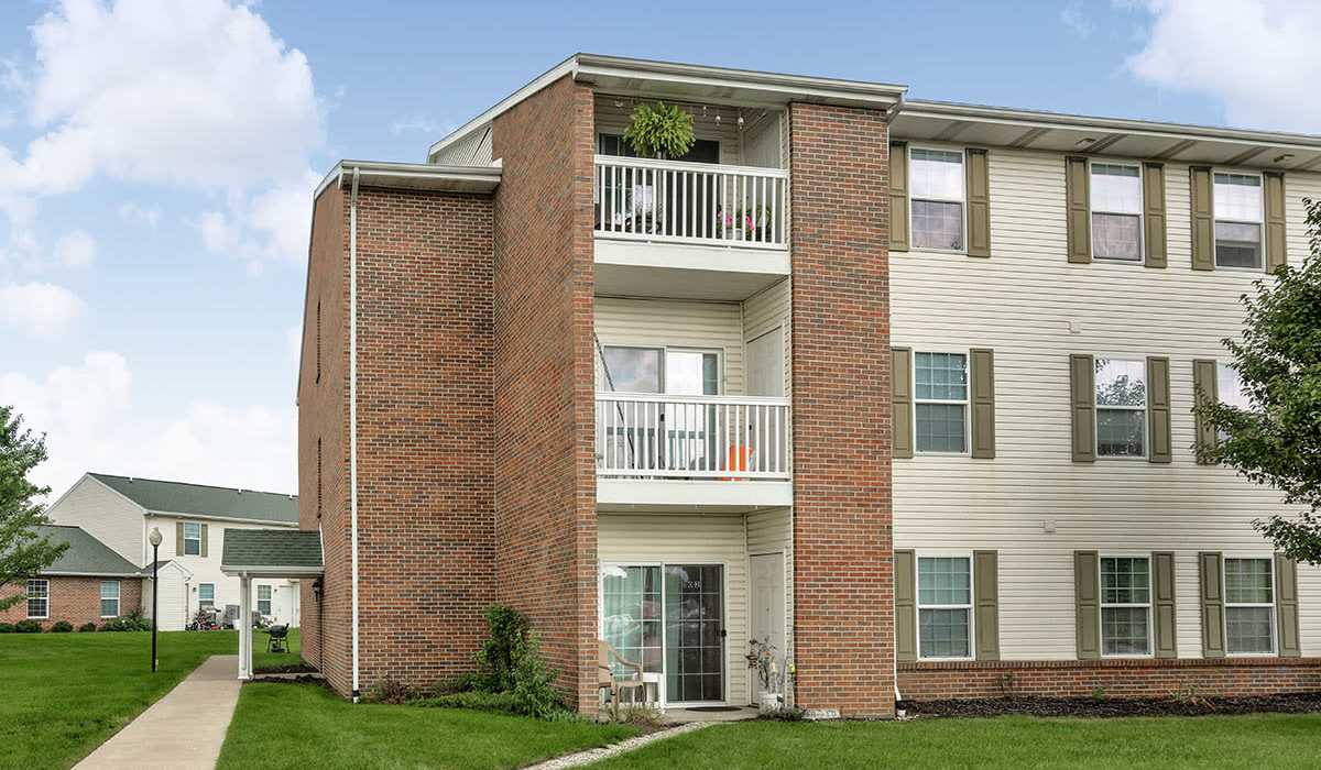 Brick exterior with balconies and windows at Laurelhurst in Clyde, Ohio