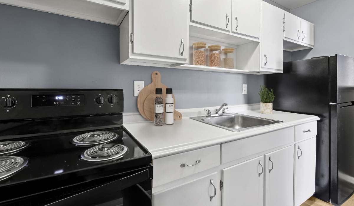 Kitchen with modern furnishings at Alaska Apartments in Cincinnati, Ohio 