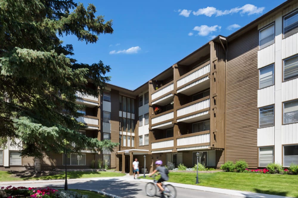 Photos of Lakeview Mews in Calgary, Alberta