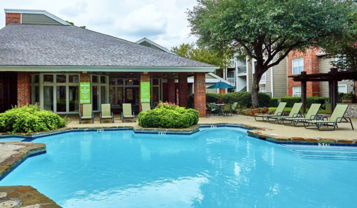 Sparkling pool at South Pointe in Dallas,Texas