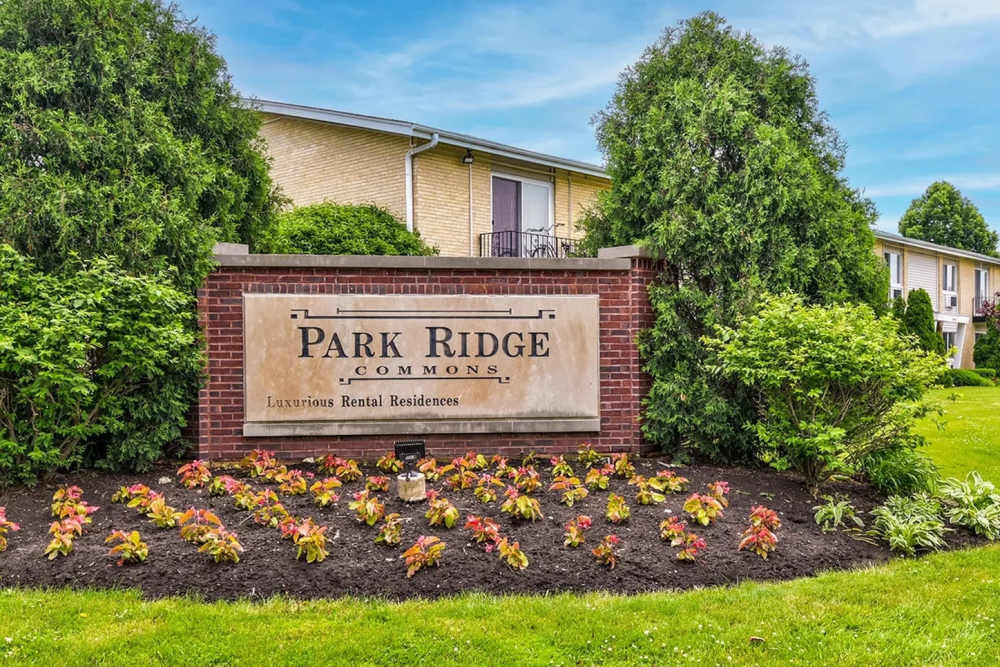 Sign board of the apartment at Park Ridge Commons in Des Plaines, Illinois