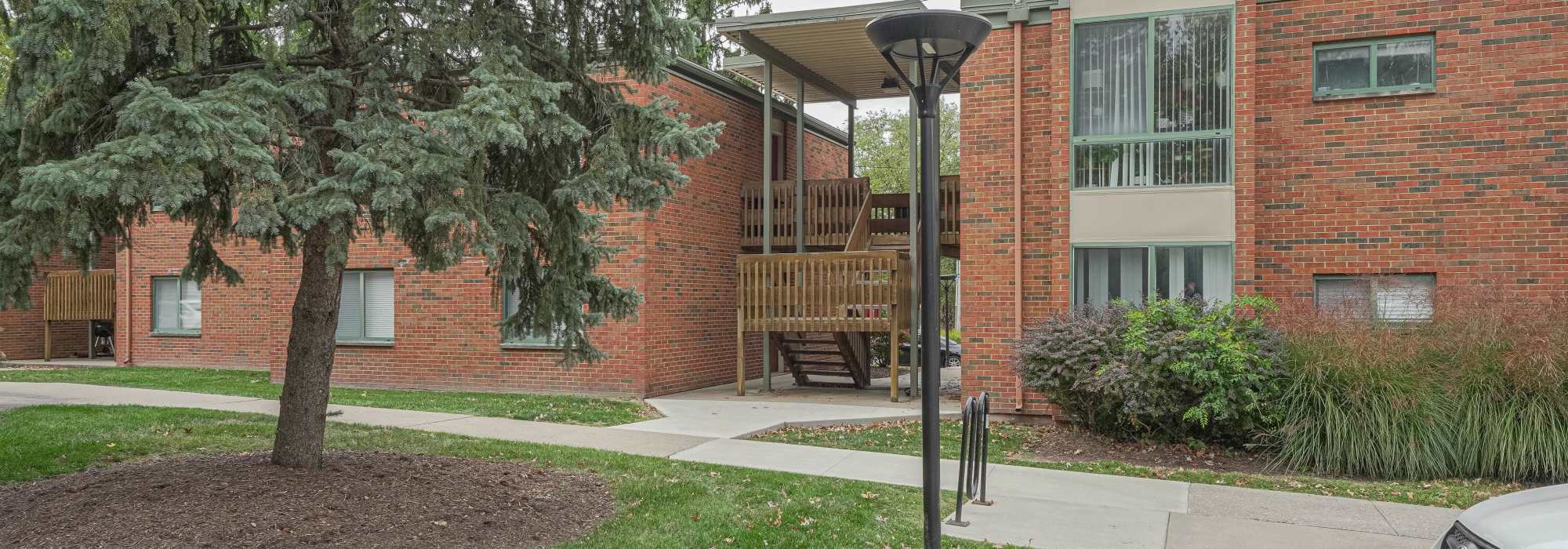 Apply at Courtyard Apartments in Columbia, Missouri