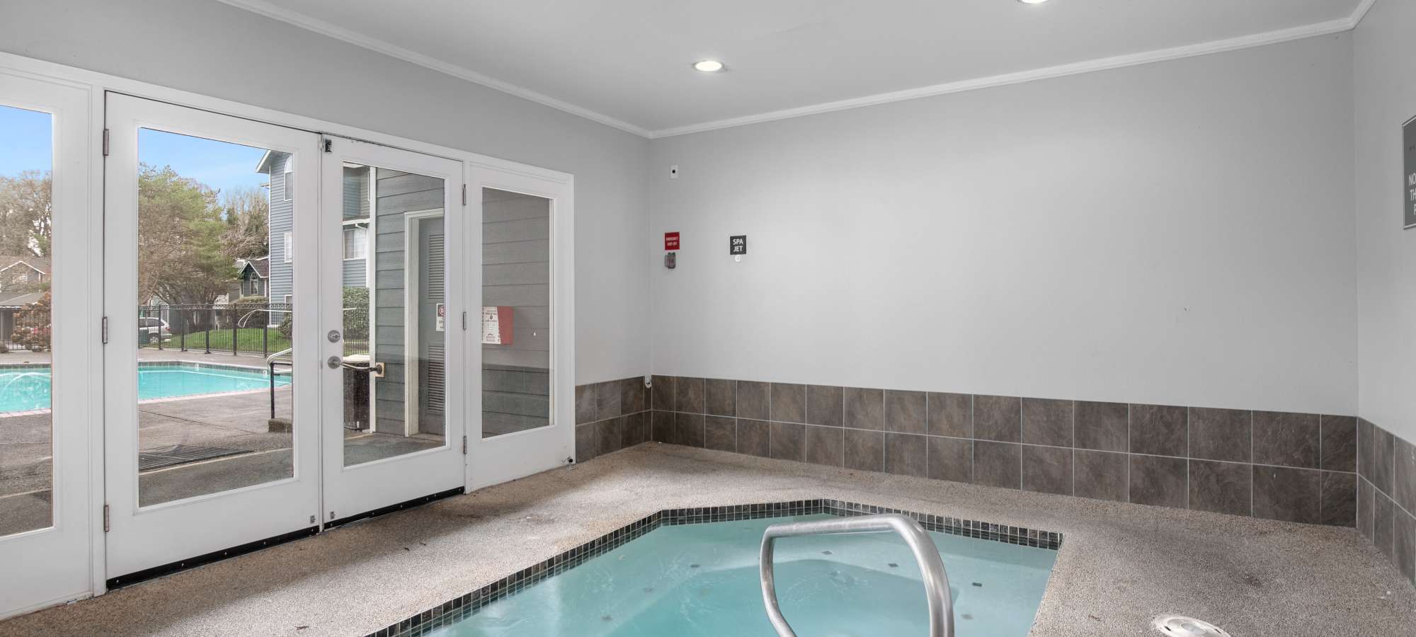 Hot spa pool at Walnut Grove Landing Apartments in Vancouver, Washington