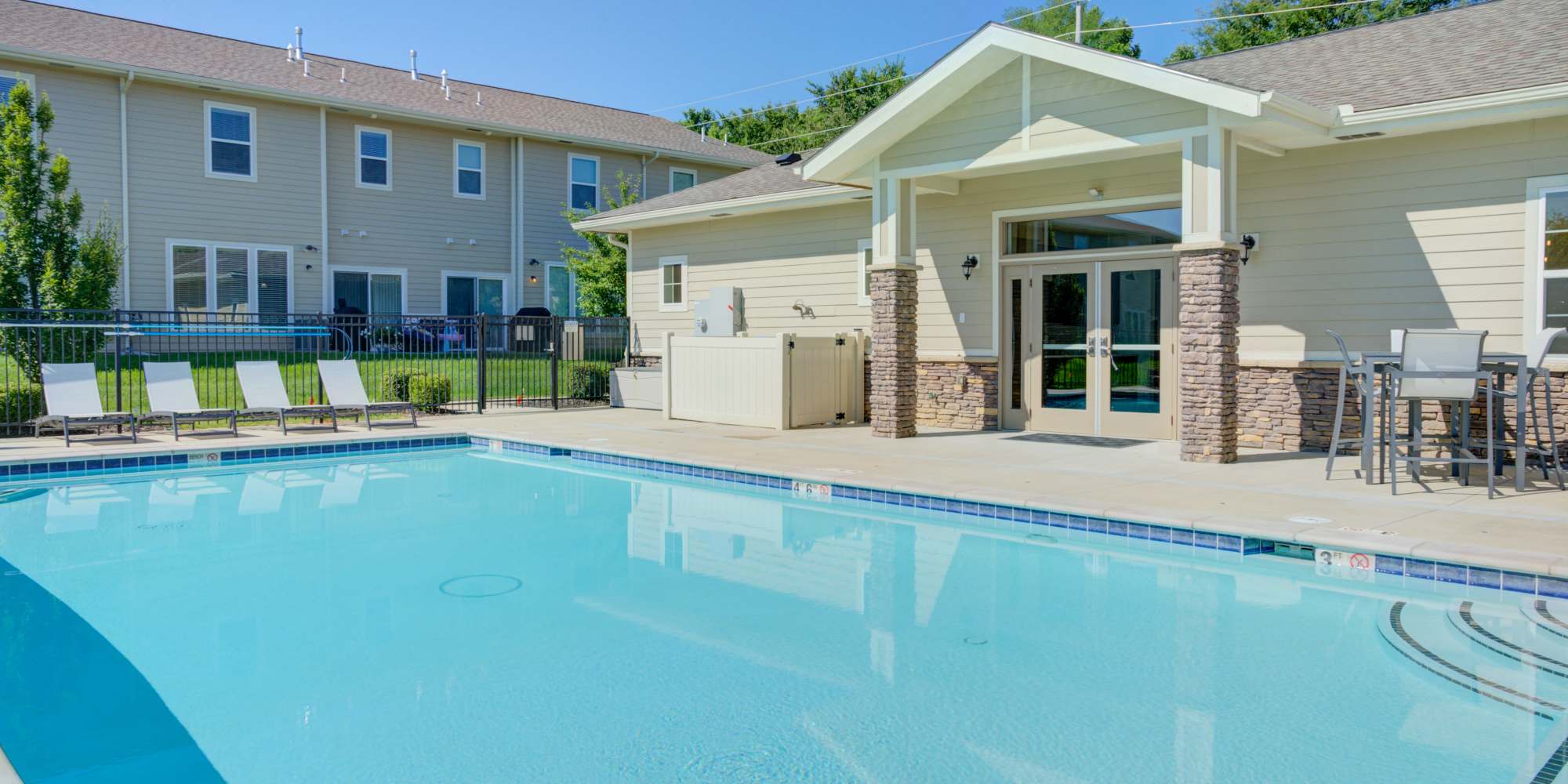 Apartment wit swimming pool at Chapel Ridge in Lees Summit, Missouri