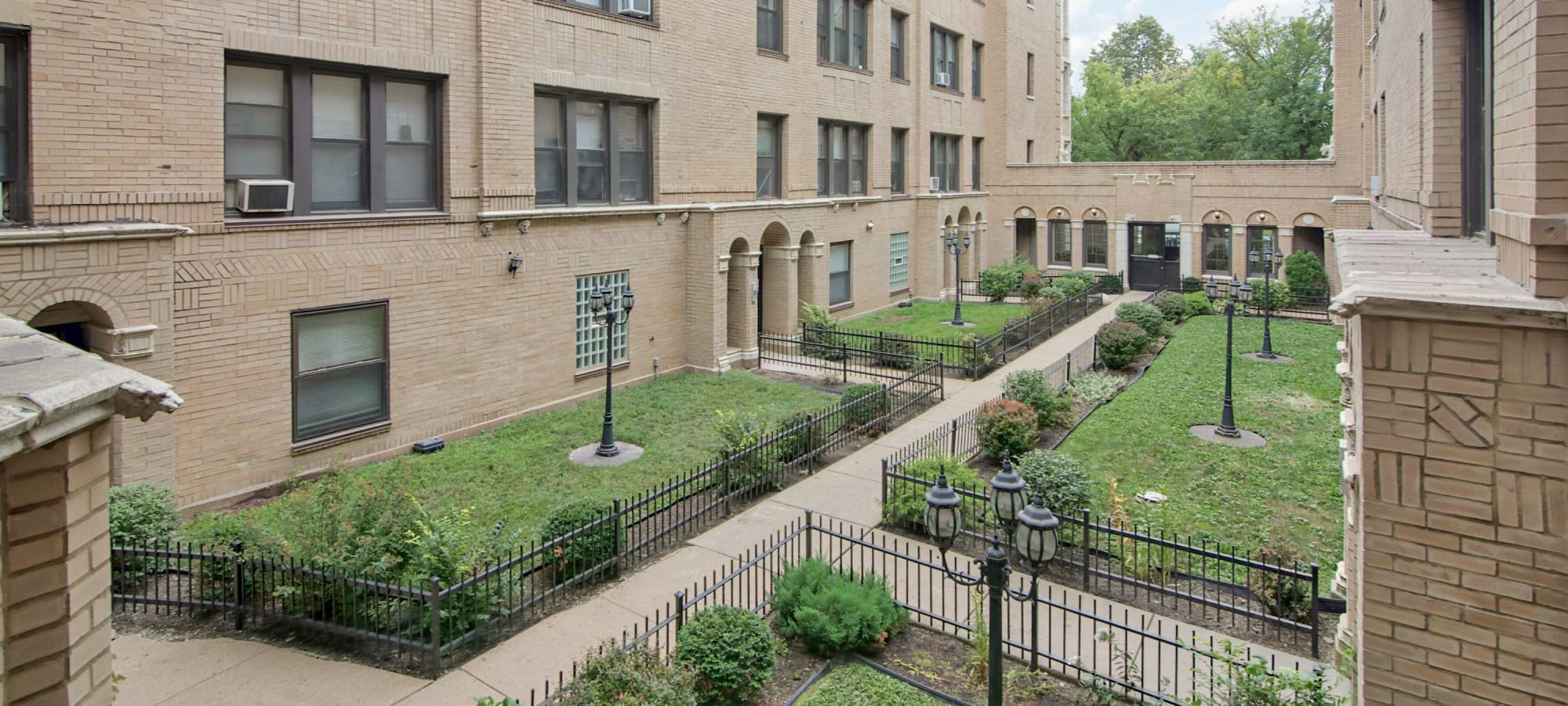 Amenities at The Maynard at 7100 N Sheridan in Chicago, Illinois