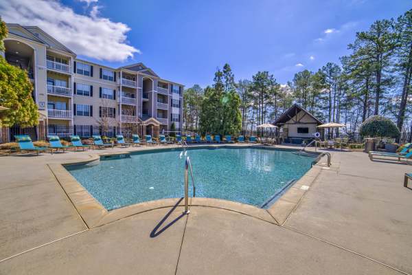 Resort-style swimming pool at Avonlea Highlands in Cartersville, Georgia
