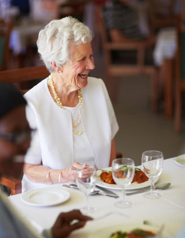 Resident enjoying dinner at The Retreat at Berryville