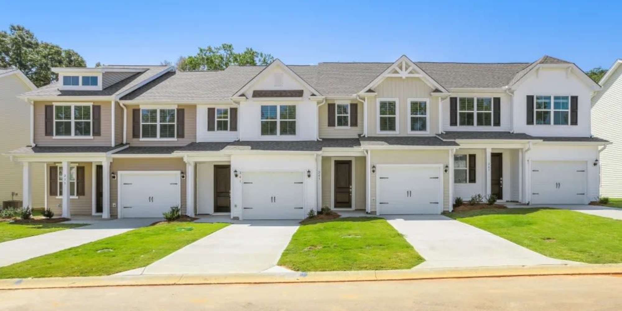Exteruir building with private garage at Woodruff, South Carolina, apartments at Hart Townes