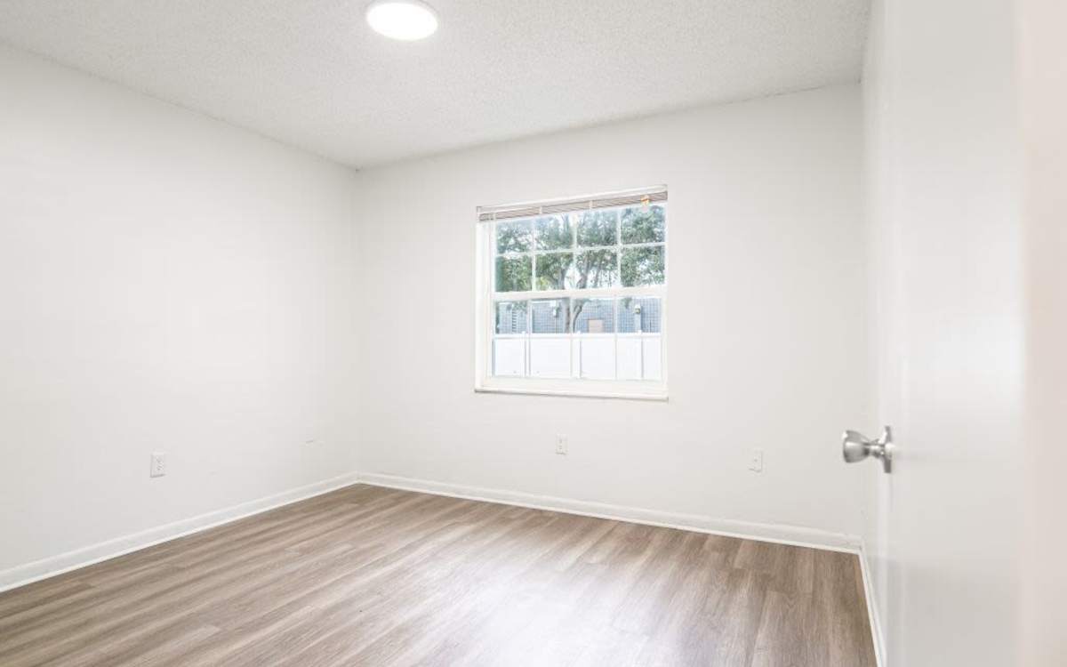 Well-lit bedroom at San Jose in Winter Park, Florida