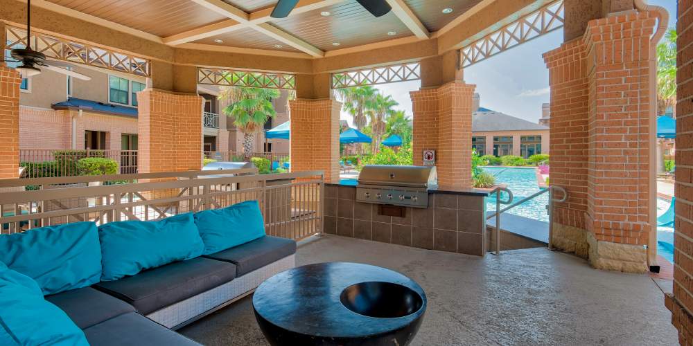 Community barbeque area with seating at Grand Fountain in Richmond, Texas
