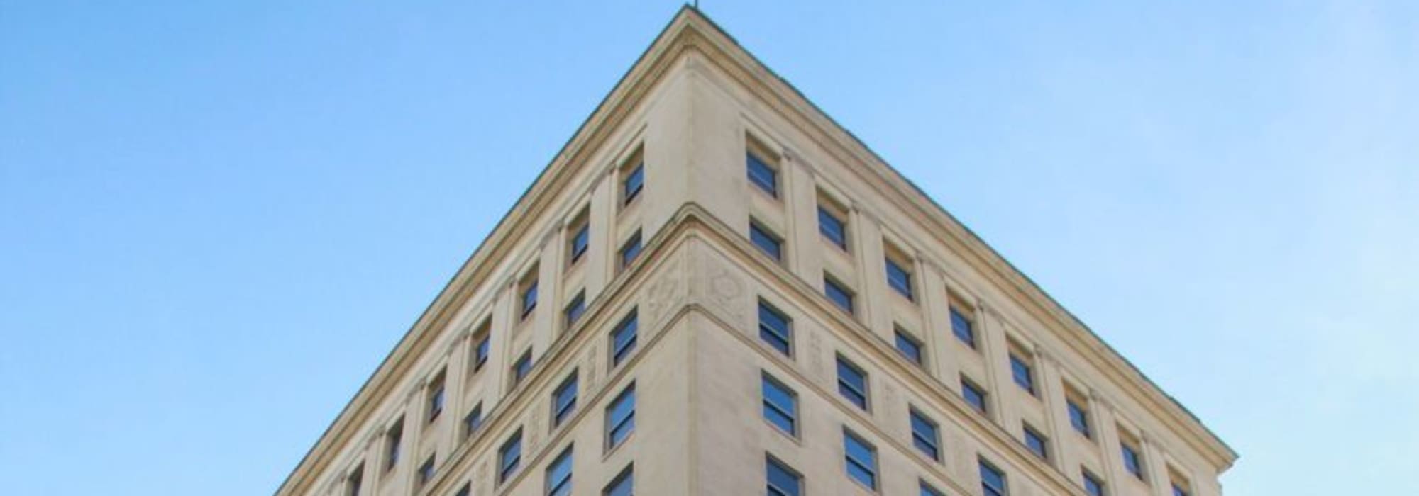 view of The Reserve at 4th and Race rooftop from the street below