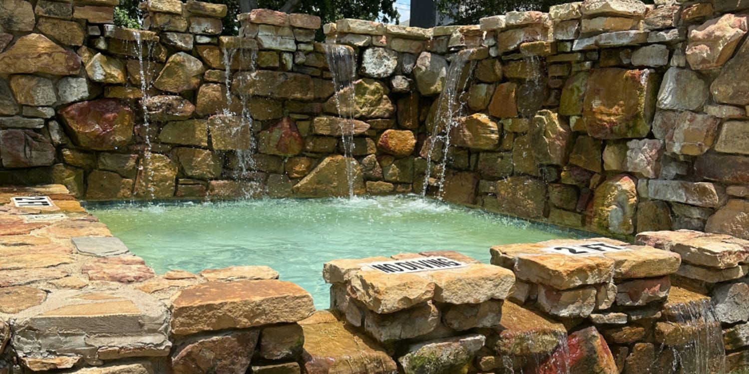 Water fountain at Walnut Ridge in Arlington, Texas
