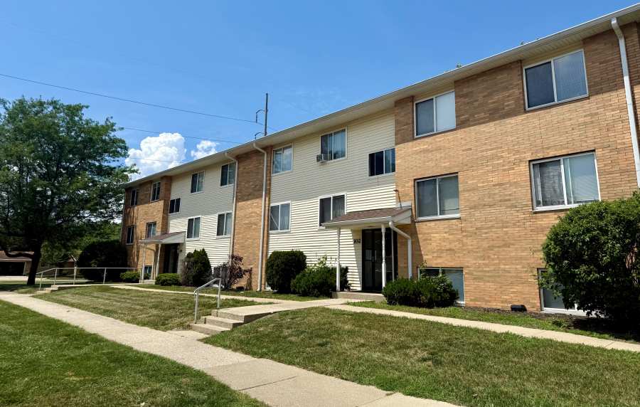 Beautiful exterior view of the apartments at Pin Oak Manor Apartments in Mishawaka, Indiana