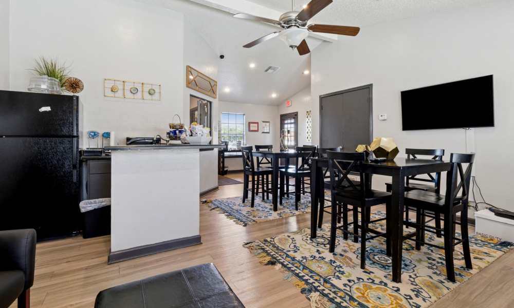 Dining area in the community room with TV at Arbors of Taylor in Taylor, Texas