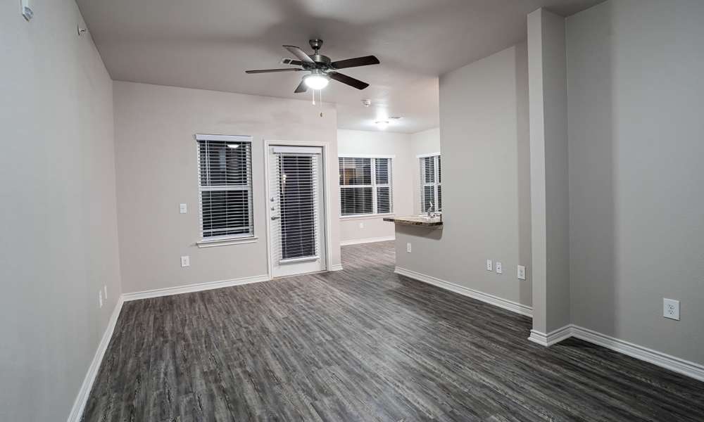 Unfurnished living room at Sunset Lodge in Odessa,Texas