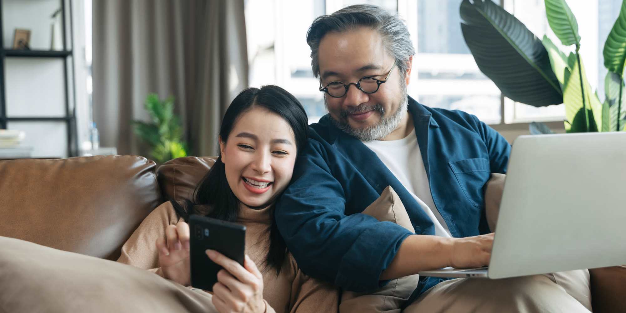 Cozy living room with modern decor and large windows, ideal for relaxation and entertaining at Loop Commons in Lafayette, Louisiana.