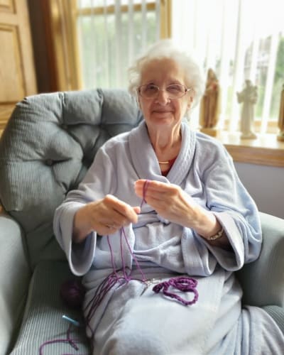 Resident using yarn to make a craft at Reflections at Garden Place in Columbia, Illinois.