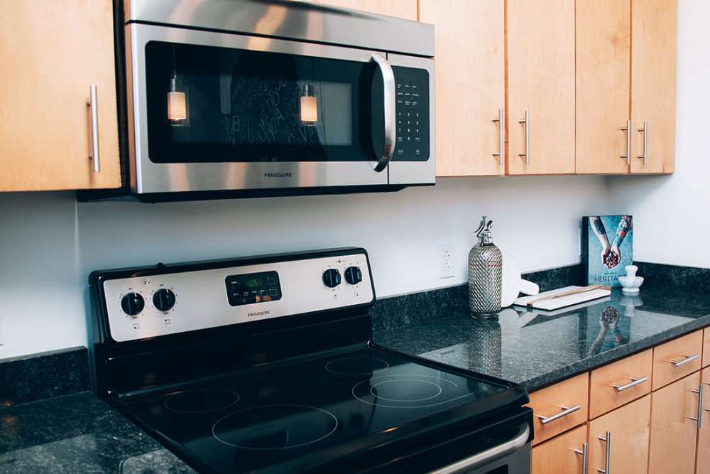 Stainless steel appliances with granite countertops at Courtyard Lofts at Scott’s Addition in Richmond, Virginia