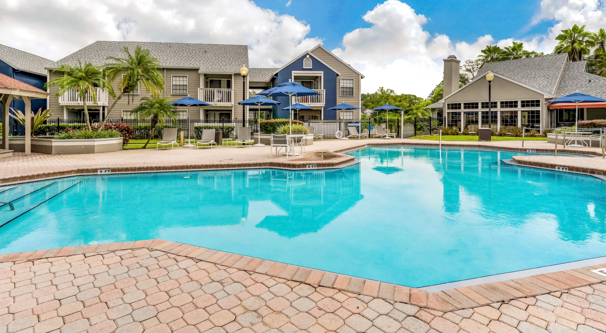 Apartments in Tampa, FL w/ a Swimming Pool