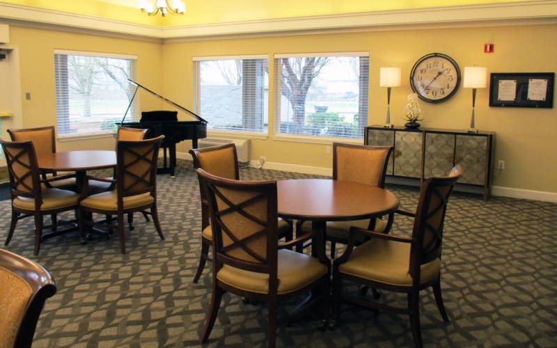 The dining room at Woodside Senior Living in Springfield, Oregon