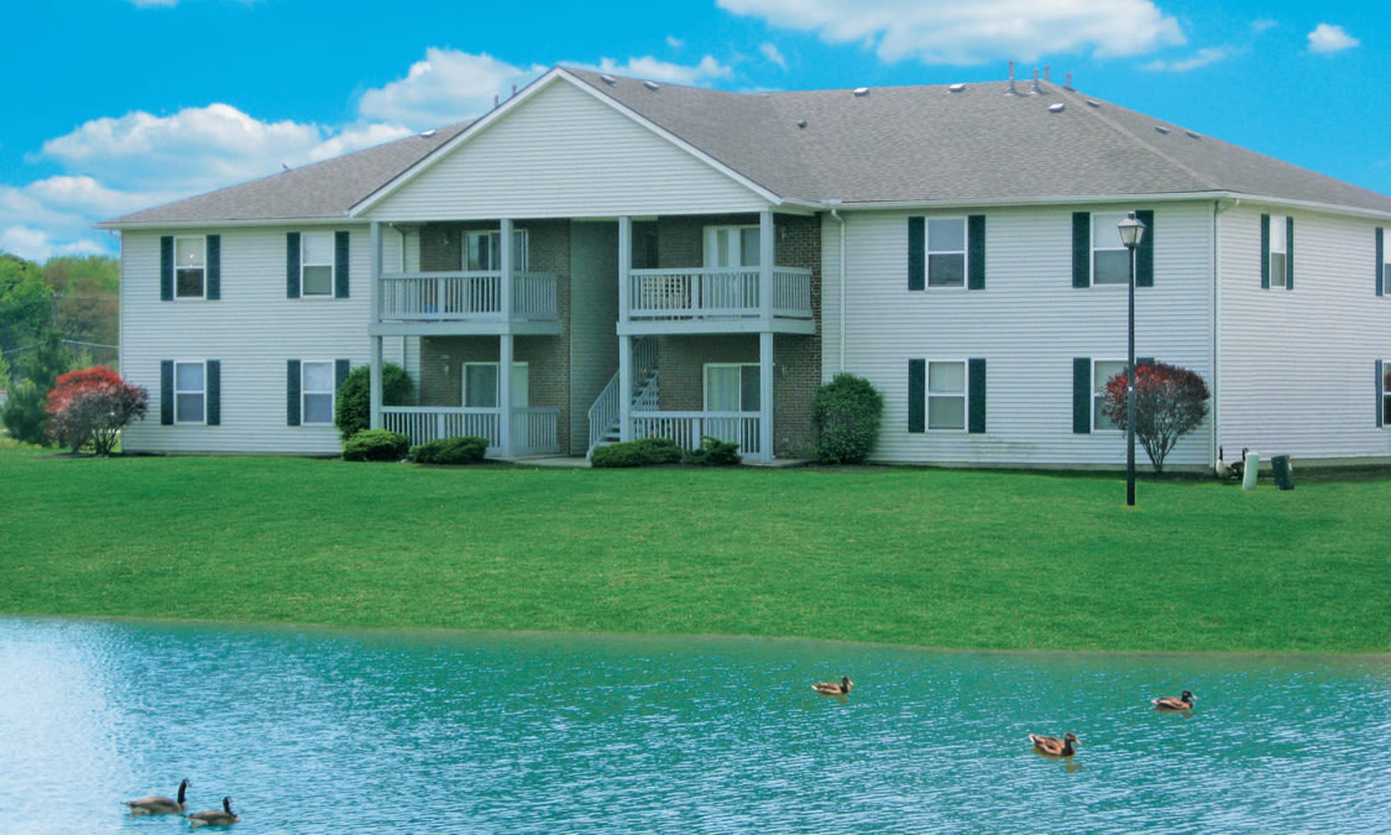 Apartments at Stratford Lakes Apartments in Canal Winchester, Ohio