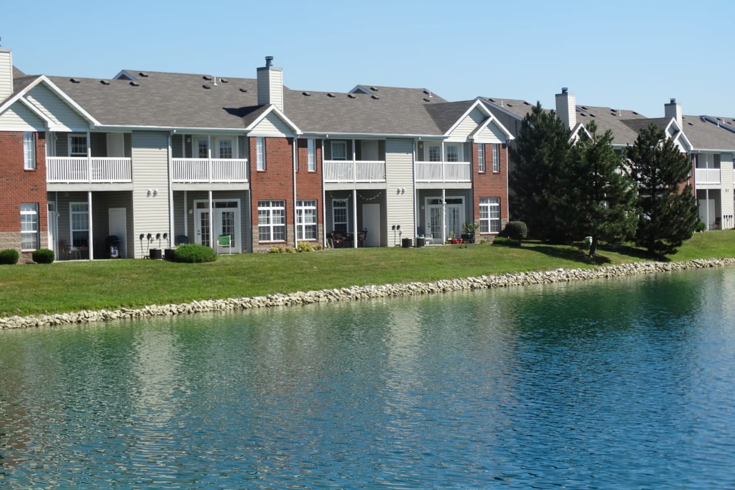 Apartments at Lakeshore Apartment Homes in Evansville, Indiana