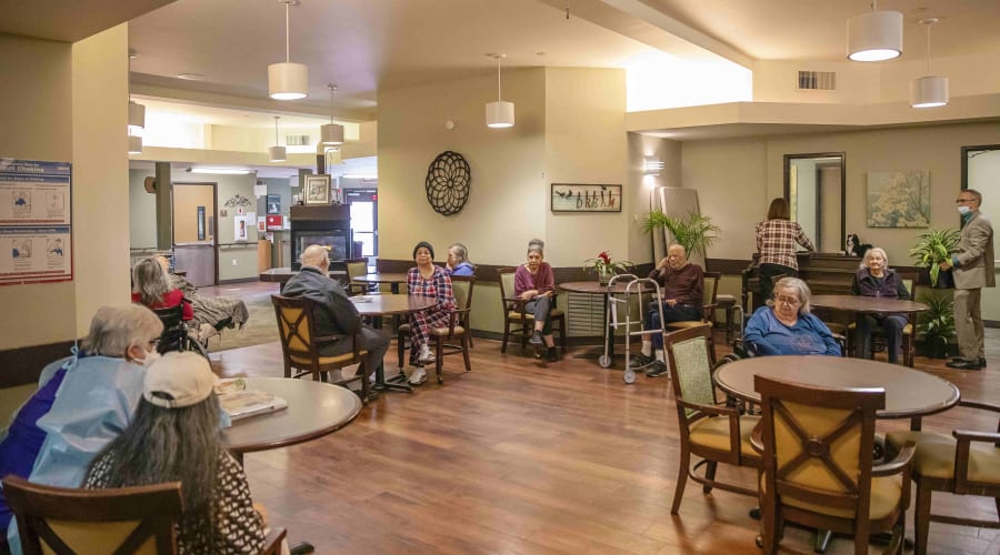 Residents enjoying a meal at Cascade Park Gardens Memory Care in Tacoma, Washington