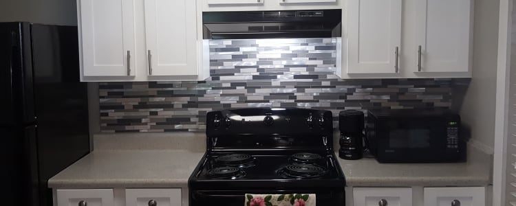 Fully equipped kitchen at Pier 5350 in Jacksonville, Florida