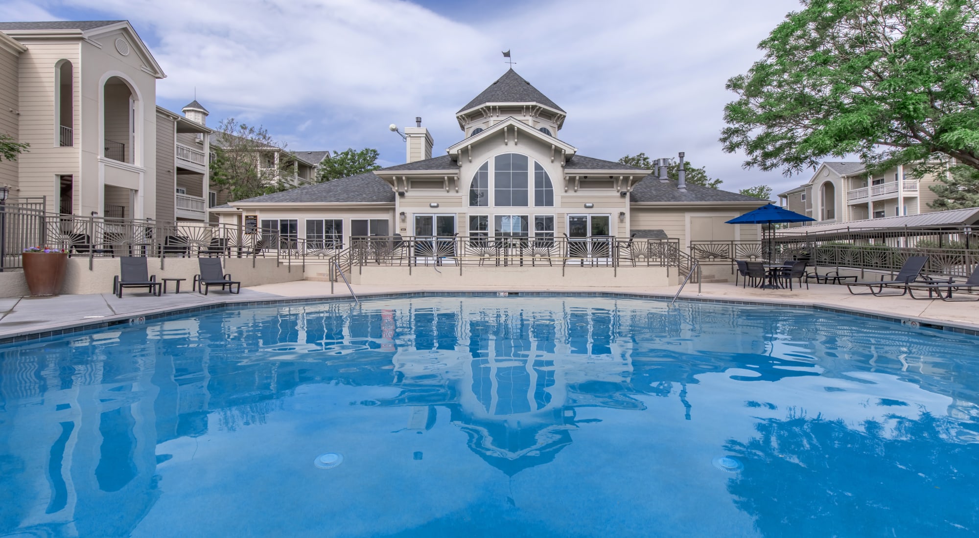 Amenities | One Belmar Place in Lakewood, Colorado